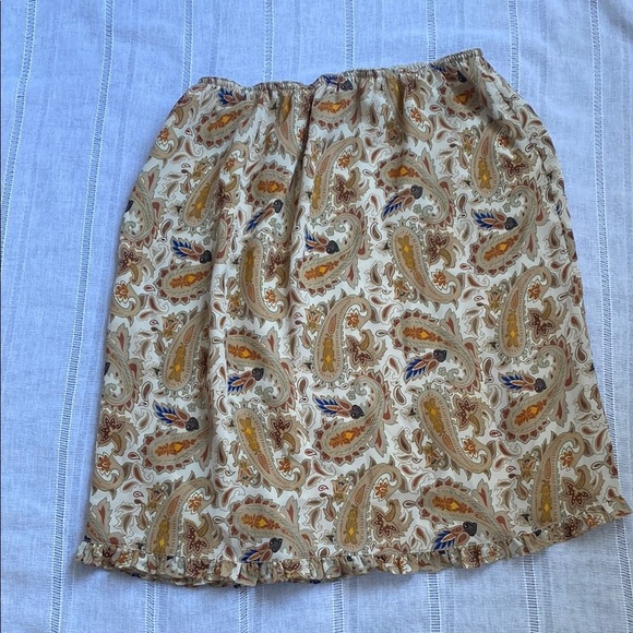 Kathy Ireland Y2k Paisley Print Skirt in Beige. - Picture 9 of 10